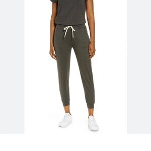 Vuori all day jumpsuit gray small